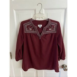 Old Navy embroidered blouse size M